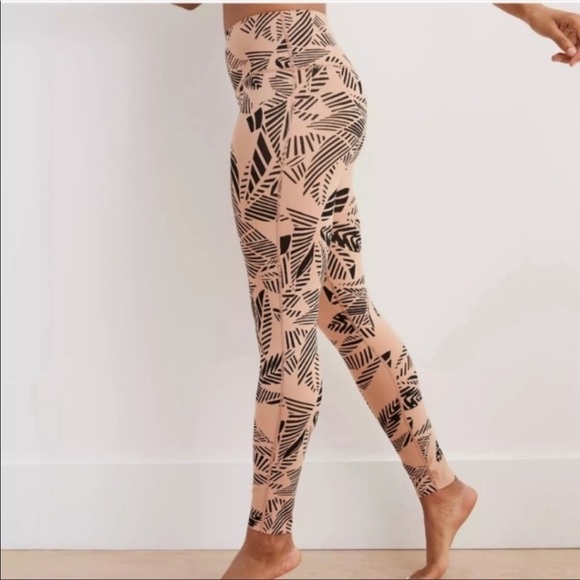 AE Aerie Printed Leggings High Rise 7/8 Leaves Medium Tropical Nude Tan Slimming - Picture 2 of 7
